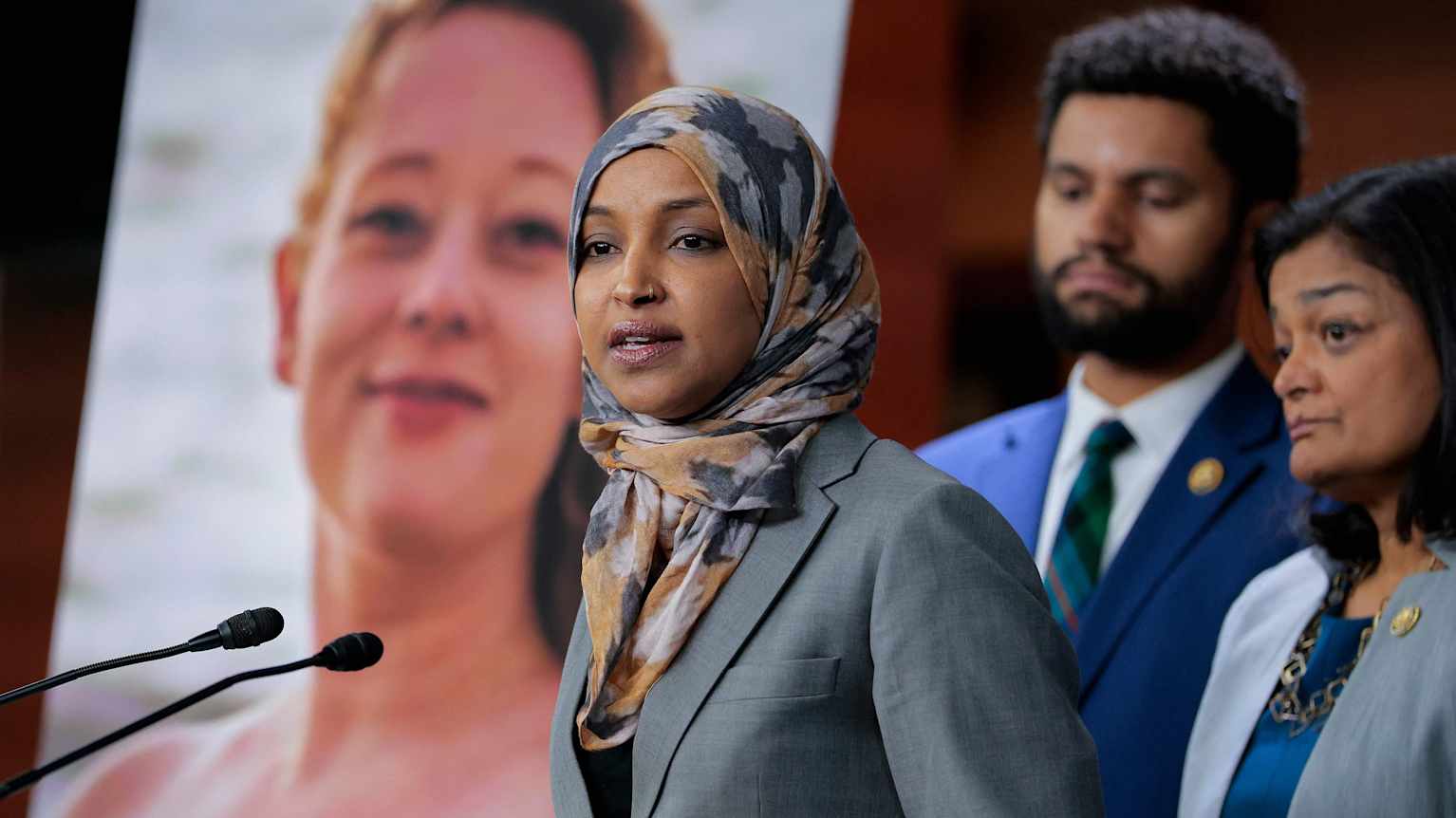 Demokratiska kongressledamoten Ilhan Omar sprejades med ...