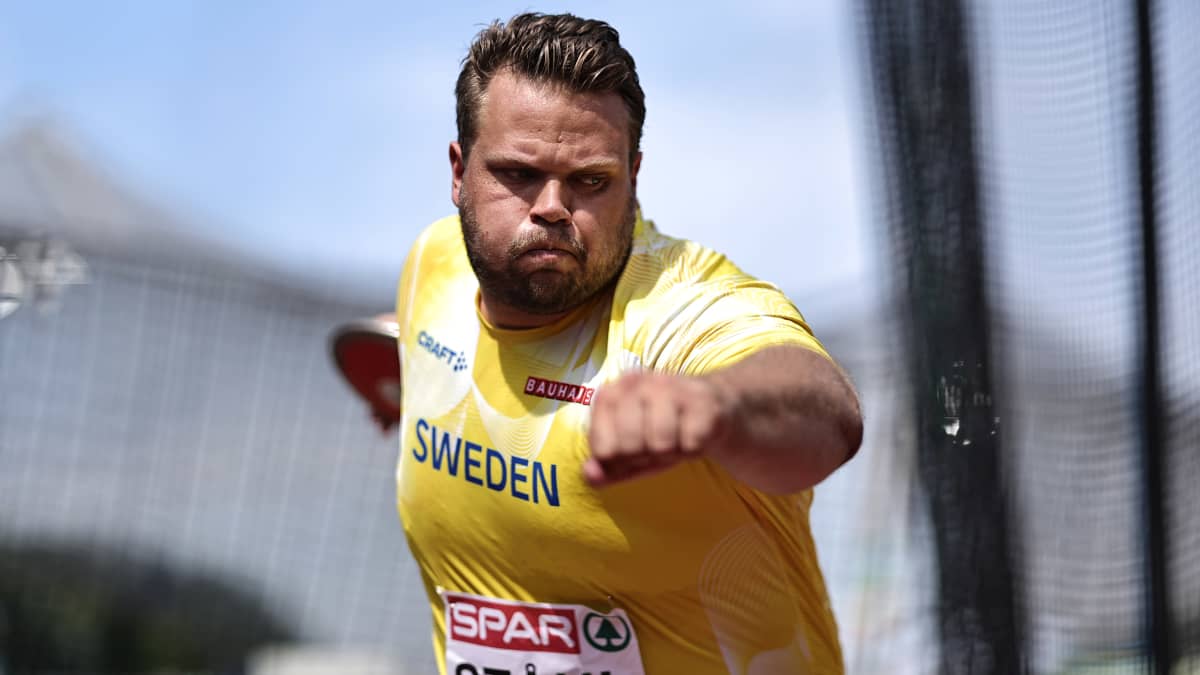 Ruotsin Daniel Ståhl kiekkokarsinnassa EM-kisoissa 2022.