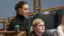 Pääministeri Sanna Marin ja valtiovarainministeri Annika Saarikko eduskunnassa 9.11.2022