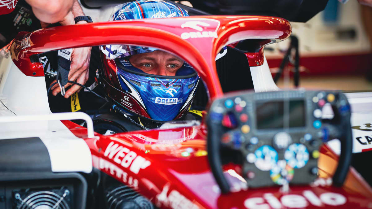 Valtteri Bottas Alfa Romeo -autossaan Bahrainin testeissä.