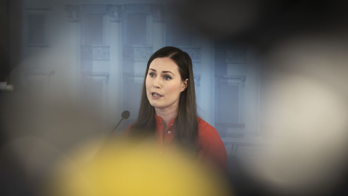 Pääministeri Sanna Marin Valtioneuvoston tiedotustilaisuudessa 1.4.2020.
