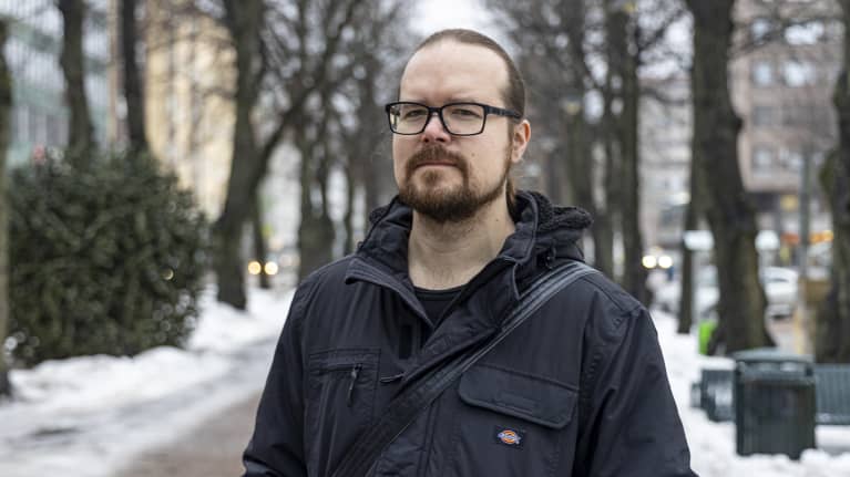 Kirjailija Niilo Sevänen.