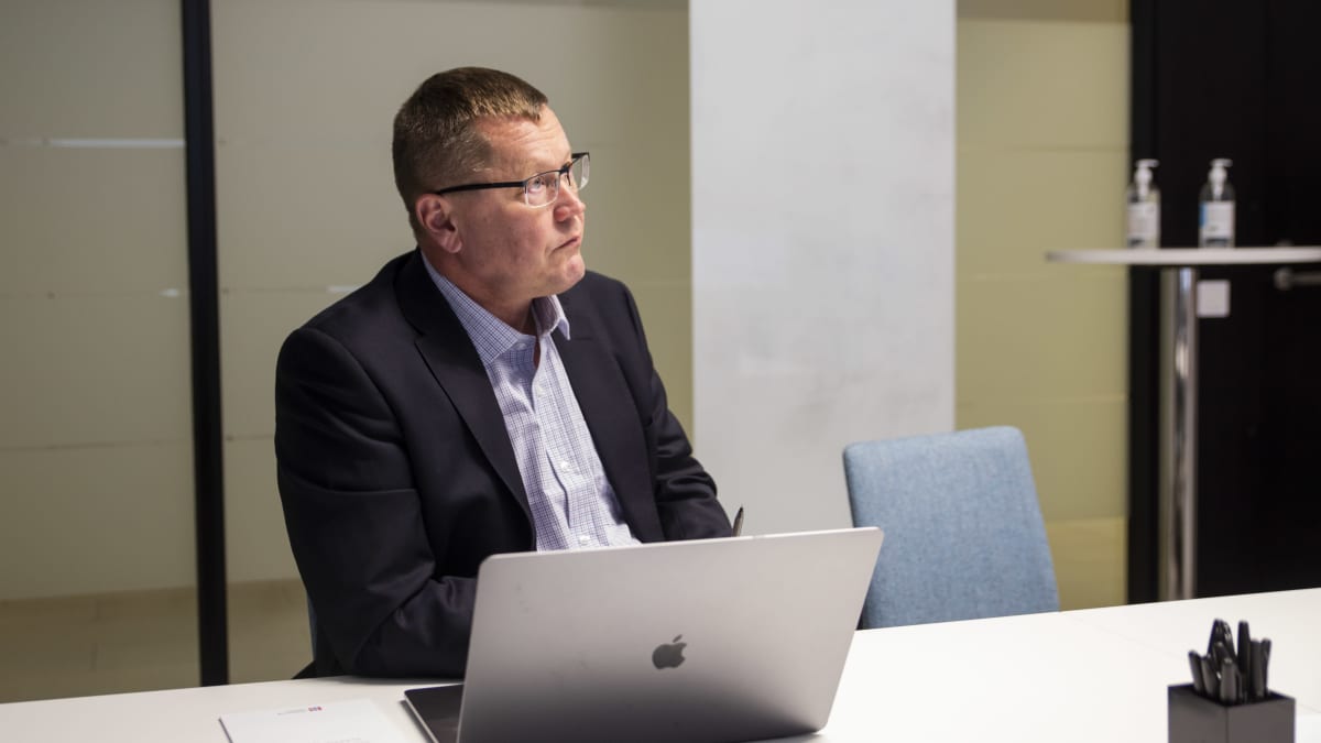 Haavoittuvuudet ja resilienssi -verkoston johtaja Jukka Savolainen, Euroopan hybridiosaamiskeskus. 