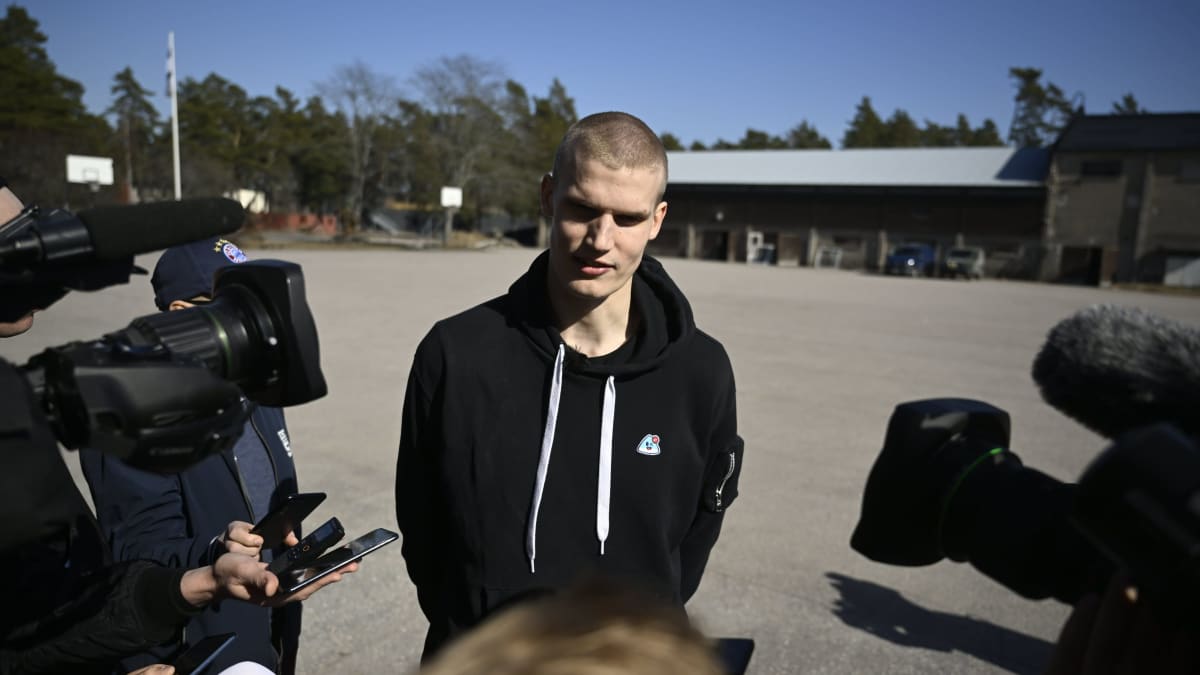 Lauri Markkanen answering questions from reporters.