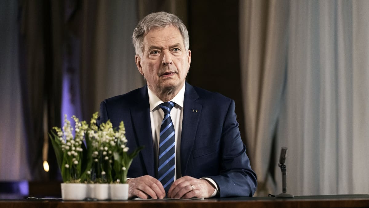 Tasavallan presidentti Sauli Niinistö pitämässä perinteistä uudenvuodenpuhettaan vuodelle 2022.