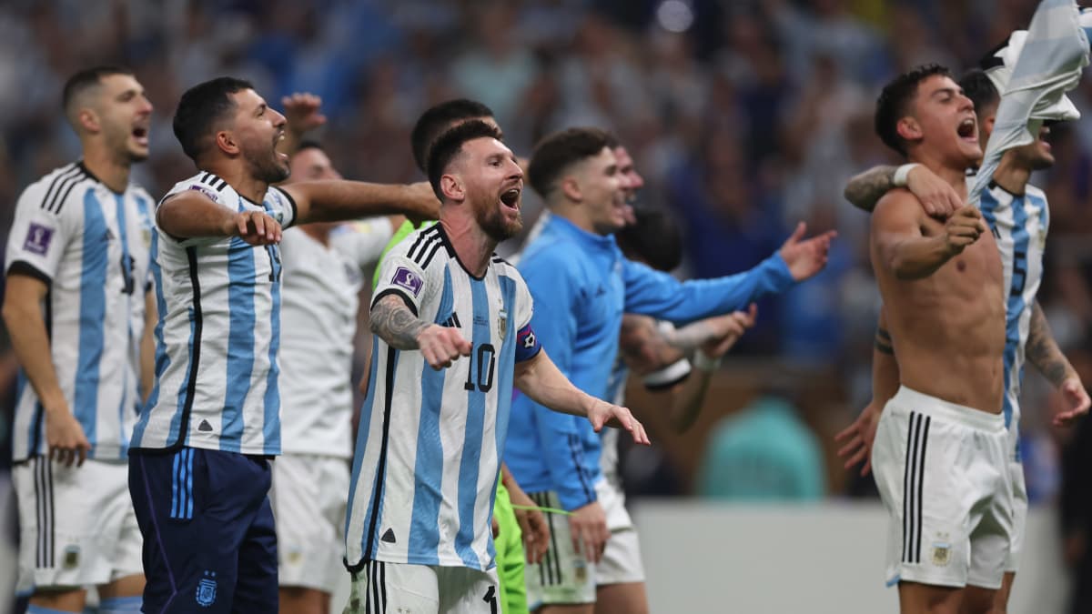 Argentiinan pelaajat juhlivat MM-voittoa.