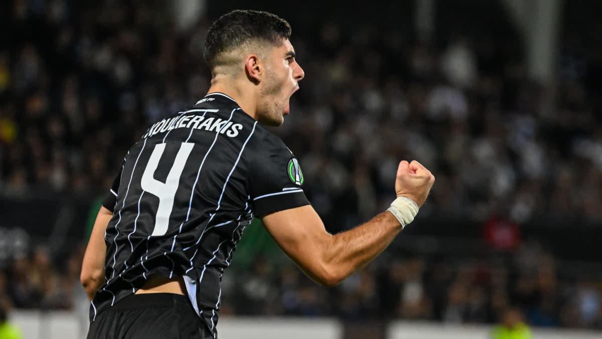 Konstantinos Koulierakis tuulettaa osumaansa Klubia vastaan.