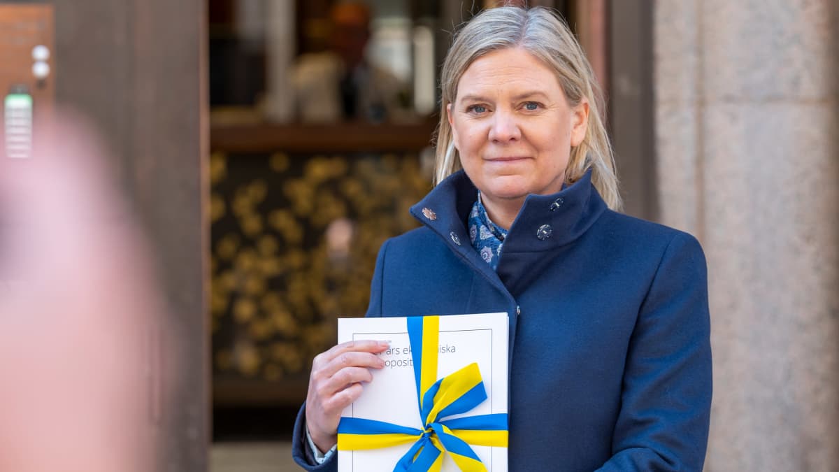 Magdalena Andersson esitteli valtion vuosibudjettia huhtikuussa 2020. 