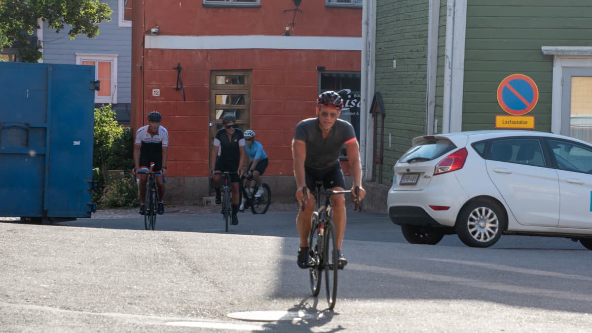 Tour de Östnyland 2022 cyklades i varmt och blåsigt väder efter två års ...