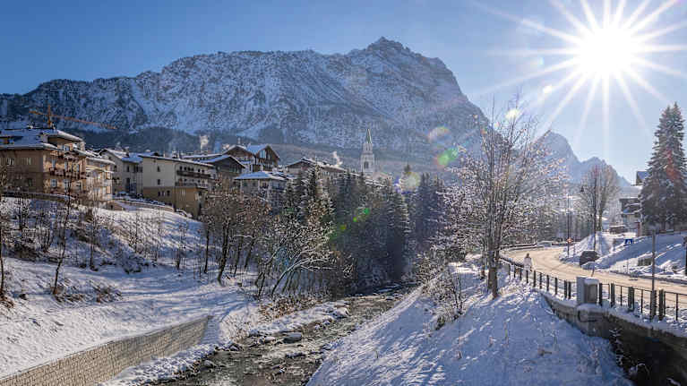 Cortina d'Ampezzo ennen talviolympialaisia tammikuussa 2026.