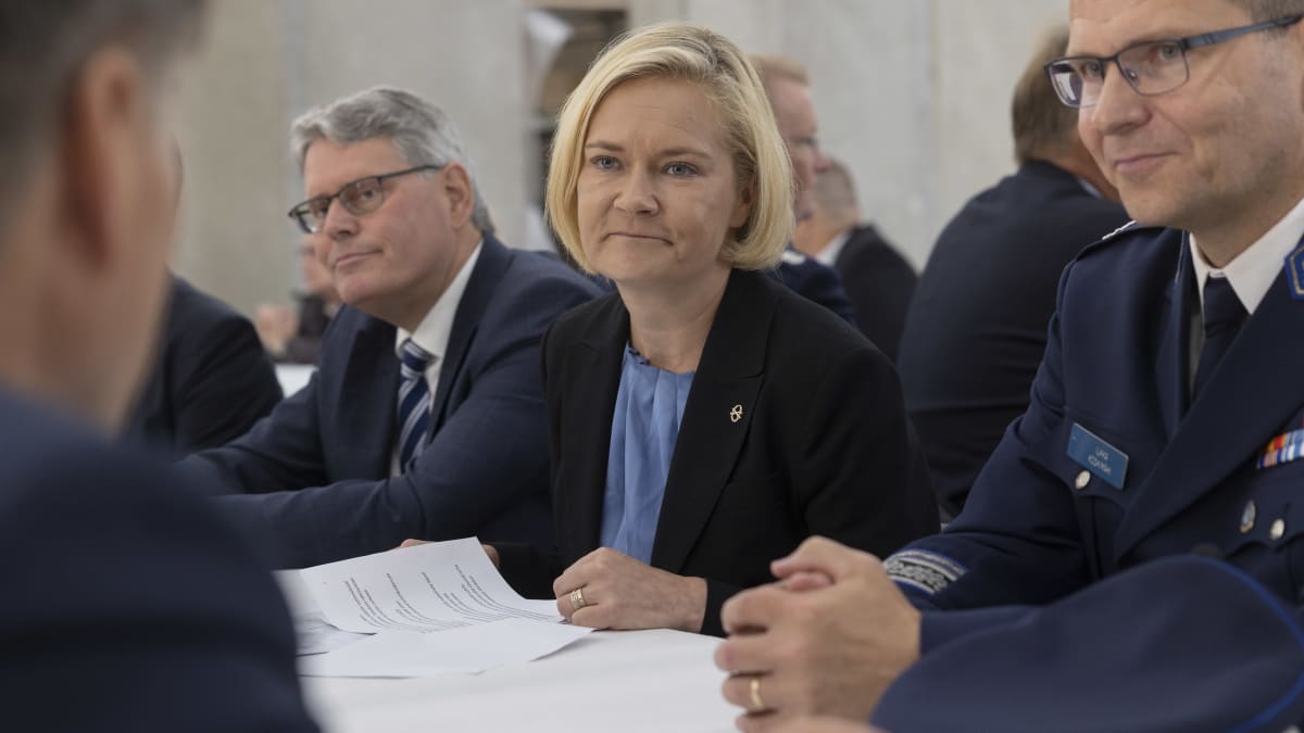 Sisäministeri Mari Rantanen. 