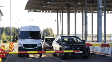 Venäjältä saapuvia autoja Vaalimaan raja-asemalla.