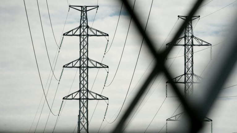 Högspänningsledningar i Esbo i juli 2022.