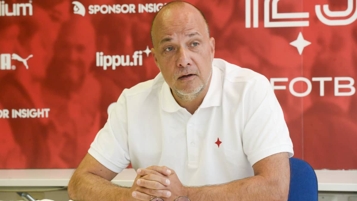 HIFK:n puheenjohtaja Jan Walden HIFK Fotbollin lehdistötilaisuudessa Helsingissä 1. syyskuuta 2022.