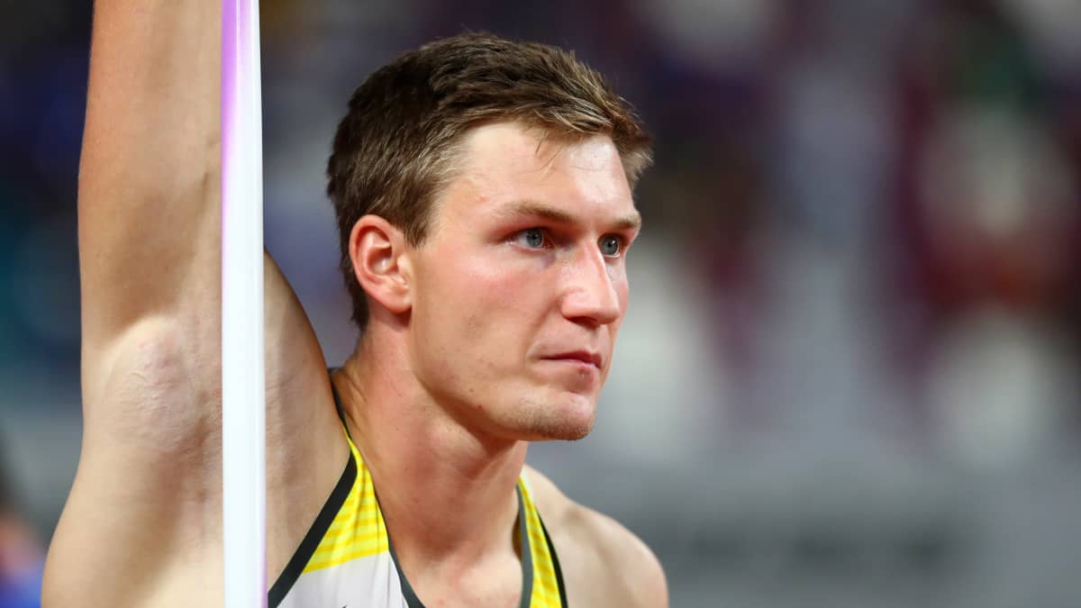 Thomas Röhler pettyneenä Dohassa vuonna 2019.