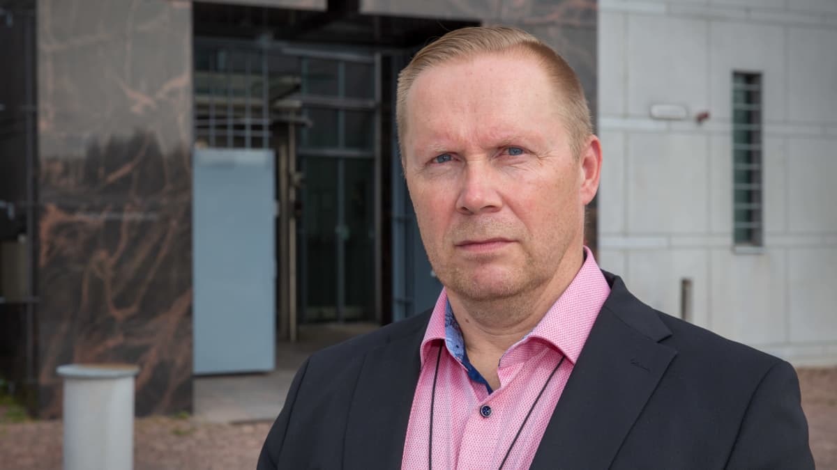 Potrettikuvassa tutkinnanjohtaja, rikoskomisario Kimmo Huhta-aho.