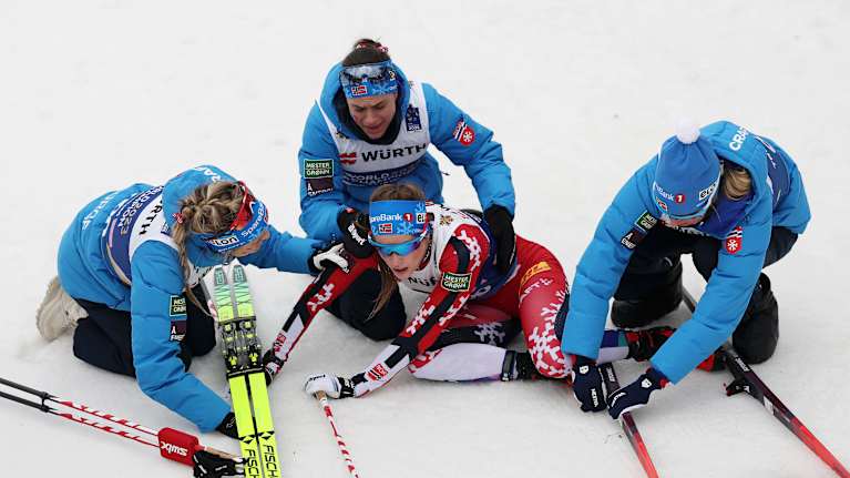 Kristin Fosnäs gets comforted at the finish.