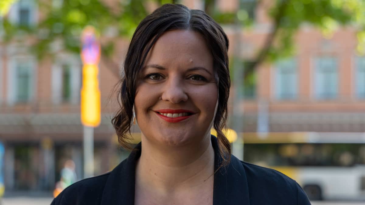 Elina Rantanen on suomalainen poliitikko ja filosofian tohtori.