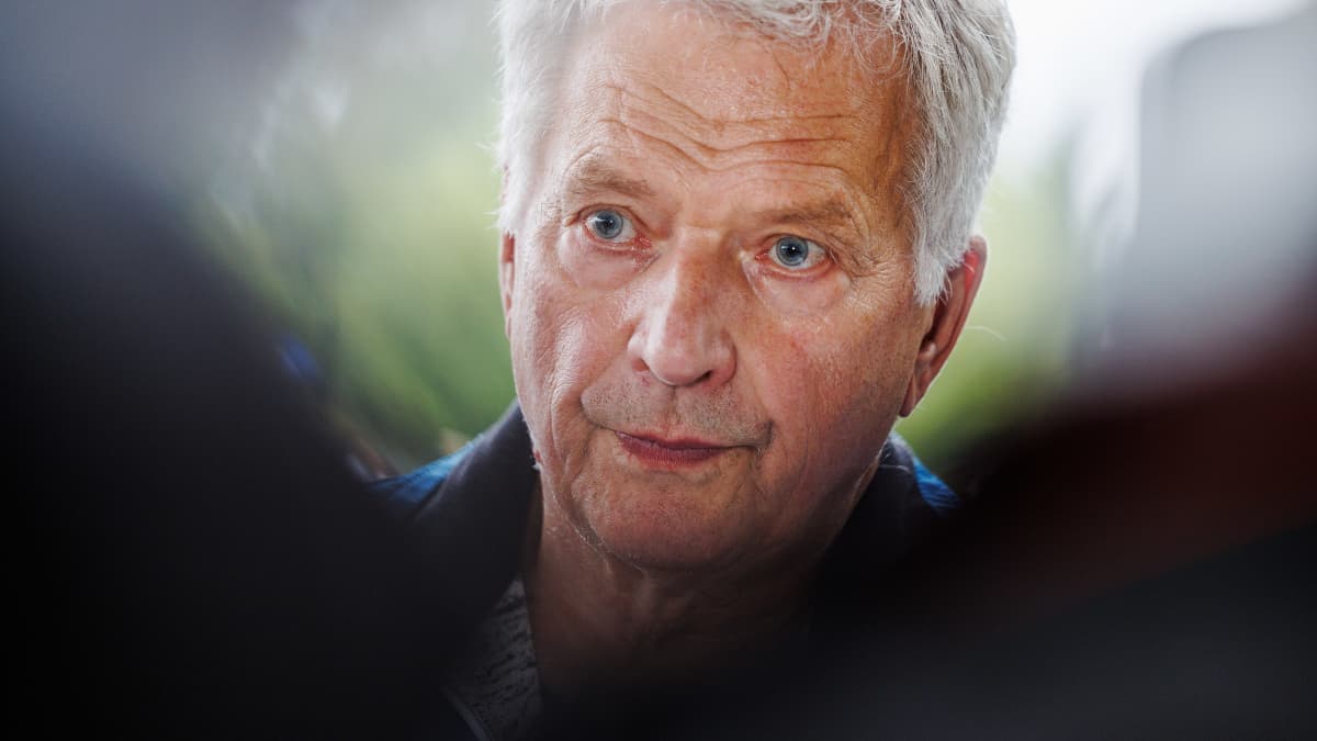 Sauli Niinistö puhuu.