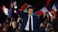 Emmanuel Macronin voitonjuhlassa Eiffel-tornin juurella Champ de Mars -puistoaukiolla.