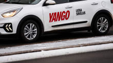 Yango-taksi liikennevaloissa.