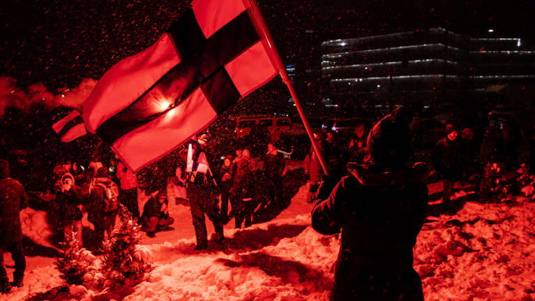 Convoy Finland -nimellä kulkeva liike järjesti perjantaina 4. helmikuuta mielenilmauksen Helsingin keskustassa.