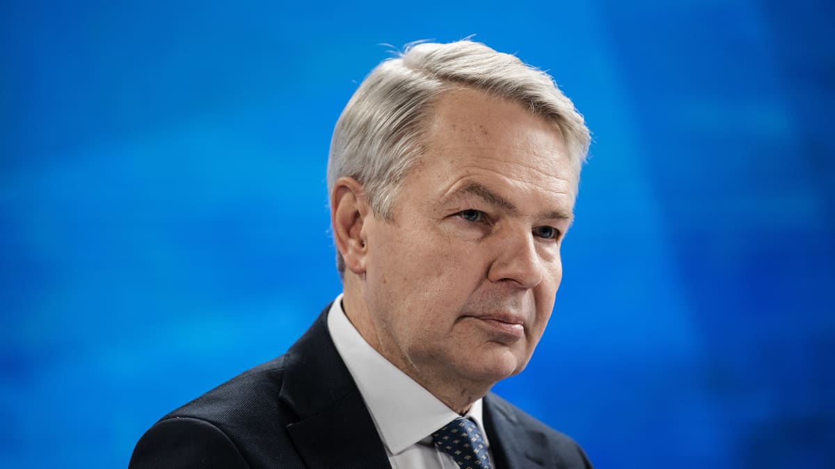 Ulkoministeri Pekka Haavisto vieraili Pasilassa Ylen Ykkösaamussa 26. helmikuuta. 
