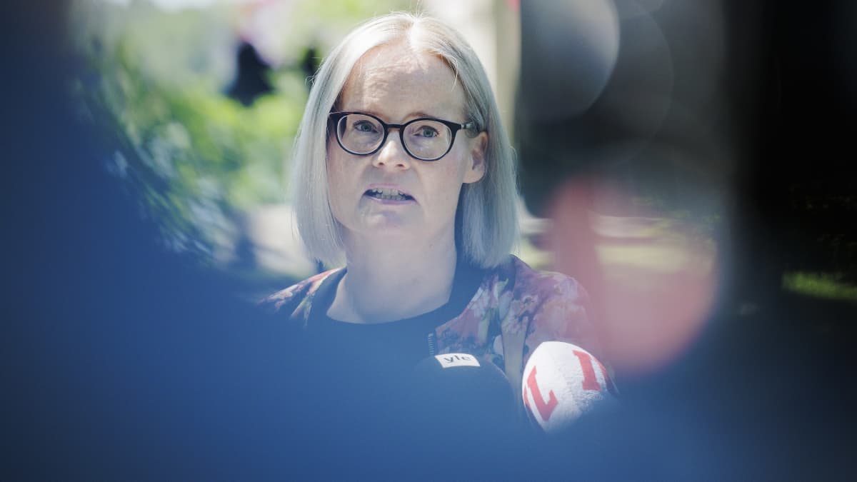 Pääministeri Petteri Orpo (kok.) ja valtiovarainministeri Riikka Purra (ps.) vastasivat median kysymyksiin Kesärannassa Helsingissä 12. heinäkuuta 2023.
