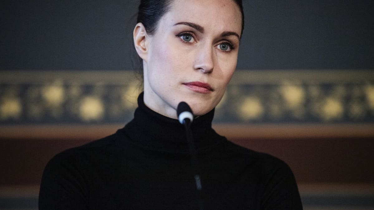 Pääministeri Sanna Marin puhui politiikan toimittajien tilaisuudessa Säätytalolla 9. maaliskuuta 2022.
