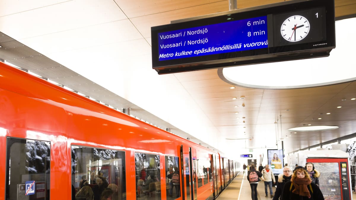 A strike can stop, for example, subway traffic. Photo: Ronnie Holmberg / Yle