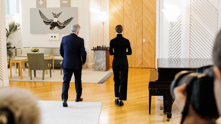 Pääministeri Sanna Marin (sd.) jätti tasavallan presidenttille Sauli Niinistölle hallituksen eronpyynnön.