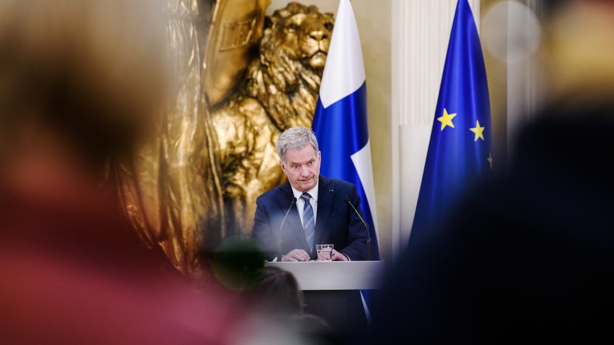 Tasavallan presidentti Sauli Niinistö tiedotustilaisuudessa 15. toukokuuta.
