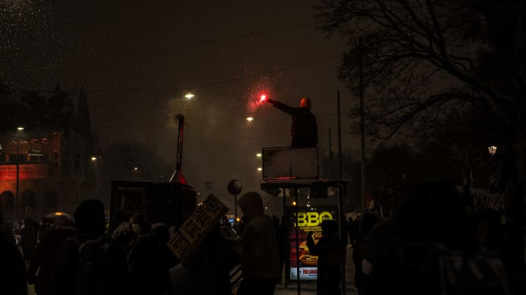 Convoy Finland -nimellä kulkeva liike järjesti perjantaina 4. helmikuuta mielenilmauksen Helsingin keskustassa.
