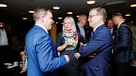 Petteri Orpo talar med Riikka Purra och Ville Tavio.