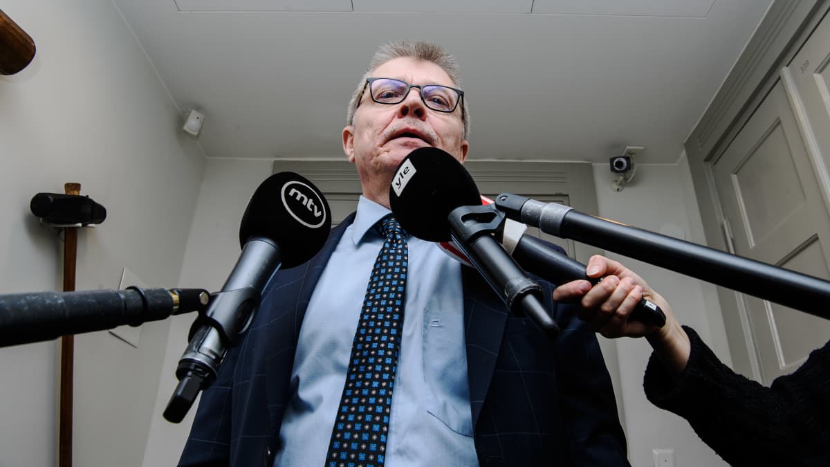 KT:n Markku Jalonen vastasi median kysymyksiin.