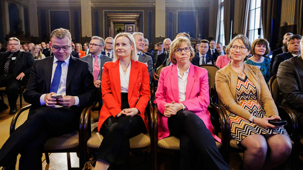 Kokoomuksen Petteri Orpo, perussuomalaisten Riikka Purra, RKP:n Anna-Maja Henriksson ja krististillisdemokraattien Sari Essayah valmistautuivat hallitusneuvottelujen aloitusseminaariin Helsingin Säätytalolla aamulla.