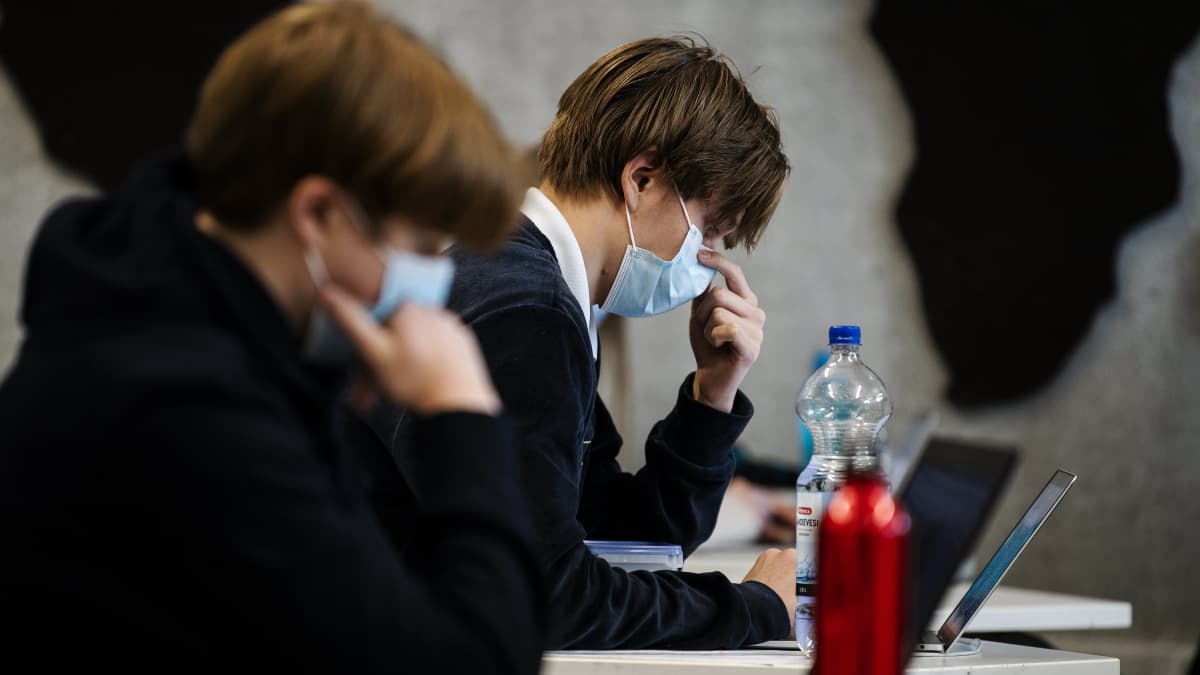 Kulosaaren yhteiskoulun abit tekivät preliminäärikoetta 19. helmikuuta.