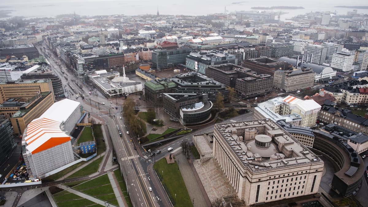Ilmakuvassa on Helsingin Eduskuntatalo toukokuussa 2021.