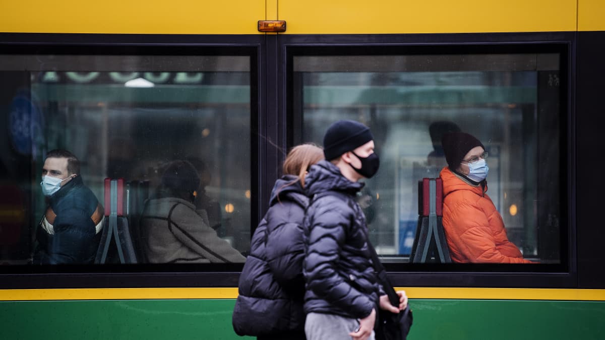Helsingin keskustassa oli 13. maaliskuuta rauhallista, ja moni käytti kasvomaskia.