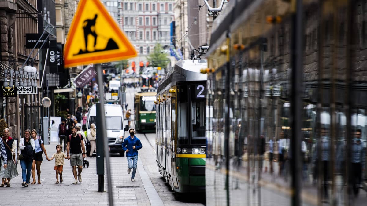 Aleksanterinkatu elokuussa.
