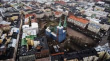 Ilmakuvassa on Helsingin Johanneksenkirkko remontoitavana toukokuussa 2021.