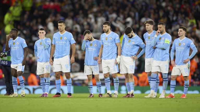 Manchester Cityn pelaajat pettyneinä.