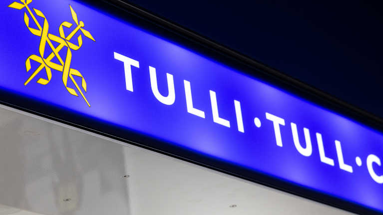Tullin logo valotaulussa. 