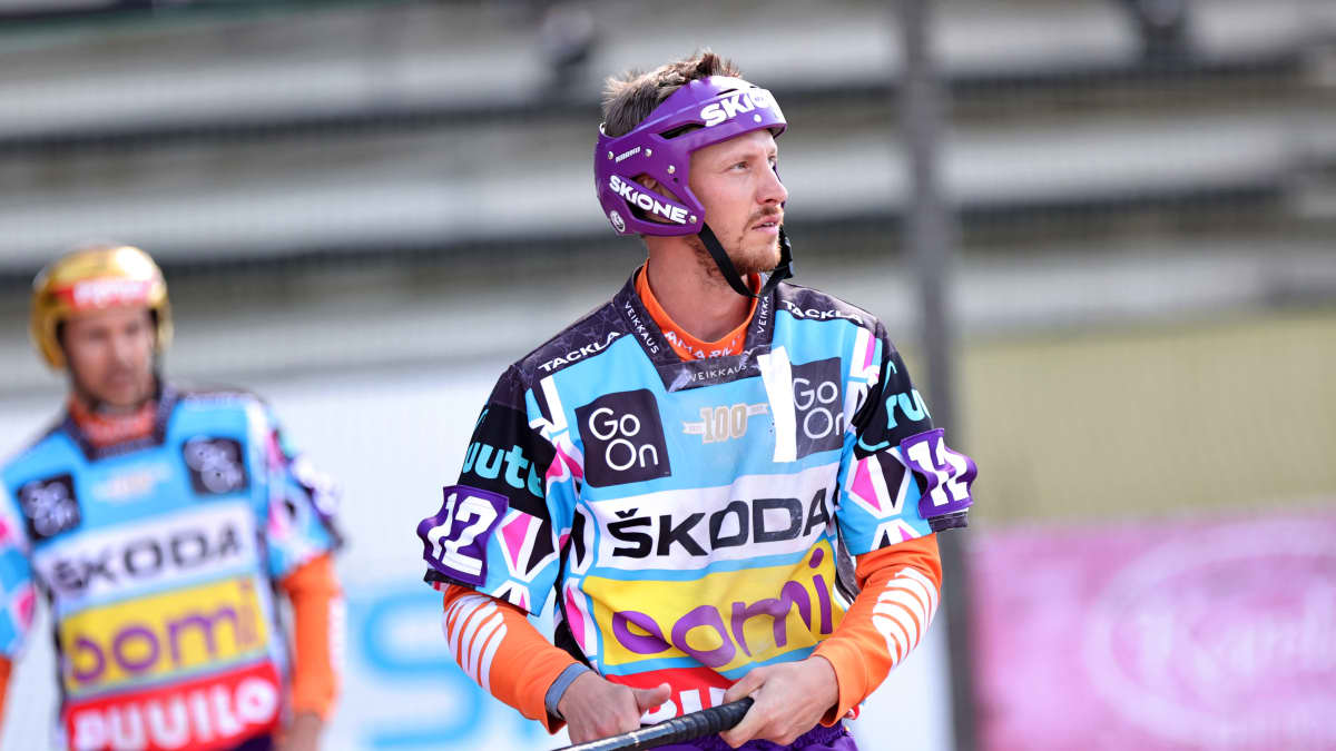 Niilo Piiponniemi lyöntipaikalla. 