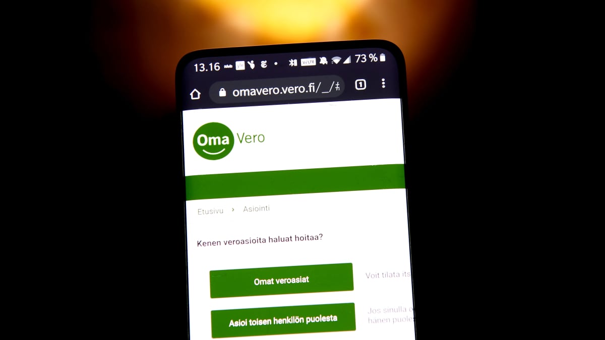 In the Omavero service, you can handle your own tax affairs. However, you should not give your own bank credentials to strange messages. Photo: Tiina Jutila / Yle