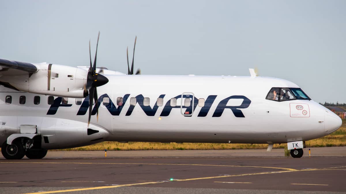 Nordic Regional Airlines oy:n ATR72-500 lähdössä 