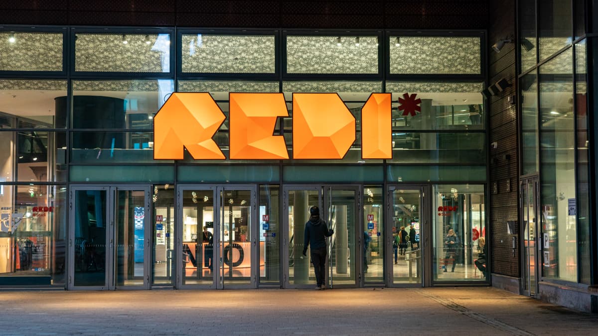 Kauppakeskus Redin sisäänkäynti.