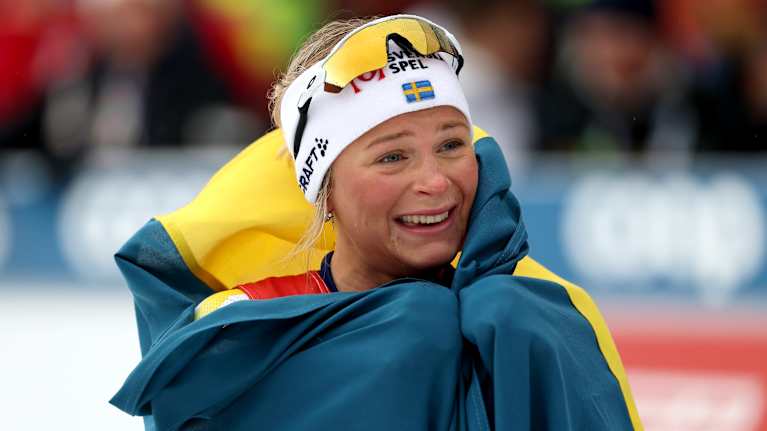 Image 3: Frida Karlsson juhlii 50 kilometrin MM-kultaa 9.3.2025.
