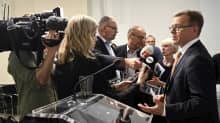 Kokoomuksen puheenjohtaja, pääministeri Petteri Orpo kommentoi medialle tiedotustilaisuudessa, joka käsitteli tiedonantoa yhdenvertaisuuden, tasa-arvon ja syrjimättömyyden edistämiseksi, Helsingissä .