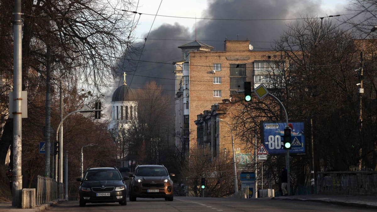 Smoke rises into the sky of Kyiv after a missile strike. Photo: Anatolii Stepanov / AFP